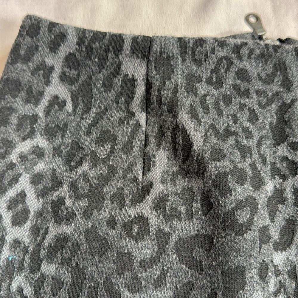 Studio point Leopard Print Gray Skirt‎ size 6 - Picture 2 of 9